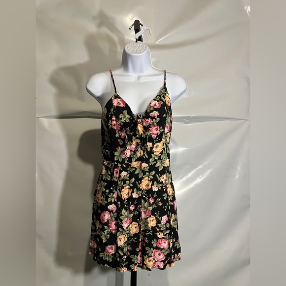Women’s Floral Cami Romper Size Medium - Picture 1 of 2